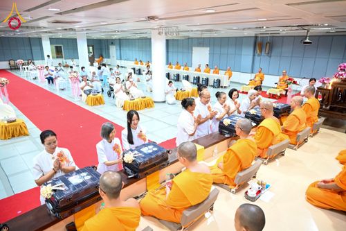 ภาพ No.229051:วันอาทิตย์ที่ 15 มิถุนายน พ.ศ. 2568 พิธีทอดผ้าป่าทุนพัฒนาพระมหาเปรียญ และทุนเผยแผ่พระพุทธศาสนาไปทั่วโลก ณ ห้องสัมมนา SPD สภาธรรมกายสากล วัดพระธรรมกาย