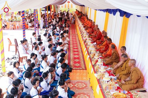 ภาพ No.145495:ศูนย์ปฎิบัติธรรมนครวัด ร่วมกับสำนักงานเจ้าคณะจังหวัดไพลิน ถวายเทียนพรรษา มหาสังฆทานครั้งยิ่งใหญ่ เชื่อมสัมพันธ์ ไทย-กัมพูชา 80 วัด บูชาธรรมธรรมหลวงพ่อธัมมชโย ณ วัดโพธิมาราม จ.ไพลิน ประเทศกัมพูชา วันพุธที่ 17 กรกฎาคม พ.ศ. 2567