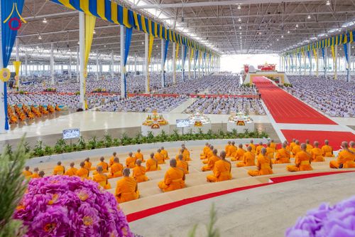 ภาพ No.264292:วันอาทิตย์ที่ 2 พฤศจิกายน พ.ศ. 2568 พิธีบูชาข้าวพระ ณ สภาธรรมกายสากล วัดพระธรรมกาย