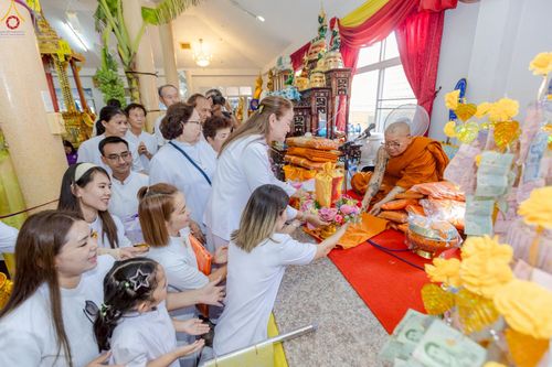 ภาพ No.250959:วันพุธที่ 8 ตุลาคม พ.ศ. 2568 พิธีทอดกฐินสามัคคีทั่วไทย 30,000 วัด โดยคณะศิษยานุศิษย์ บูชาธรรม 81 ปี หลวงพ่อธัมมชโย ณ วัดคลองตันราษฎร์บำรุง อ. บ้านแพ้ว จ. สมุทรสาคร