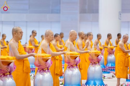 ภาพ No.215698:วันอาทิตย์ต้นเดือนที่ 6 เมษายน พ.ศ. 2568 พิธีทอดผ้าป่าสมทบ เพื่องานถวายมหาสังฆทาน 40,000 กว่าวัดทั่วประเทศ ณ สภาธรรมกายสากล วัดพระธรรมกาย