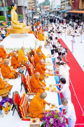 ภาพ No.236919:วันอาทิตย์ที่ 10 สิงหาคม พ.ศ. 2568 มหาสังฆทานครั้งยิ่งใหญ่ ตักบาตรพระ 10,000 รูป ถ.นิพัทธ์อุทิศ 3 ใจกลางนครหาดใหญ่ จ.สงขลา