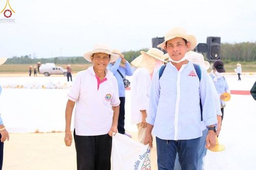 ภาพ No.128627:V.33 รวมพลังเพื่อบางกล่ำ การเตรียมงานของเจ้าหน้าที่หน่วยงานต่างๆ เพื่องานธรรมยาตราอัญเชิญพระบรมสารีริกธาตุ ประดิษฐาน ณ มหารัตนเจดีย์สิริปทุมสวรรค์ (เจดีย์อริยพุทธะ 5 พระองค์) ศูนย์ปฏิบัติธรรมภาคใต้ อ.บางกล่ำ จ.สงขลา ระหว่างวันที่ 9-10 มีนาคม พ.ศ. 2567