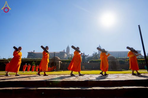 ภาพ No.232830:วันที่ 1 กรกฏาคม พ.ศ. 2568 Dhammayatra in South Africa 2025 ธรรมยาตราแอฟริกาใต้ — เส้นทางแห่งสติ สมาธิ และปัญญา ธรรมทายาทที่ได้อบรมโครงการบรรพชาอุปสมบทหมู่ครั้งที่ 2 ณ วัดพระธรรมกายโจฮันเนสเบิร์ก ประเทศแอฟริกาใต้