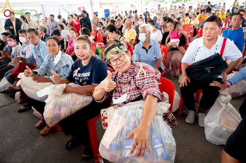 ภาพ No.58066:โครงการจัดหน่วยบริการจังหวัดเคลื่อนที่ และหน่วยบำบัดทุกข์ บำรุงสุข สร้างรอยยิ้ม ให้ประชาชนจังหวัดปทุมธานี ในวันพฤหัสบดีที่ 25 เมษายน พ.ศ. 2567 ณ วัดเกิดการอุดม อ.คลองหลวง จ.ปทุมธานี