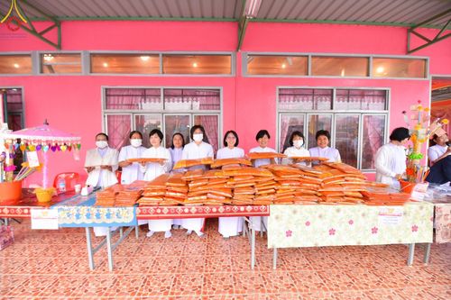 ภาพ No.203505:พิธีทอดผ้าป่าทำนุบำรุงศาสนสถาน ณ วัดตะเคียน ตำบลบางคูเวียง อำเภอบางกรวย จังหวัดนนทบุรี ในโครงการธรรมยาตรา กตัญญูบูชา มหาปูชนียาจารย์ พระมงคลเทพมุนี(สด จนฺทสโร) พระผู้ปราบมาร อนุสรณ์สถาน 7 แห่ง ปีที่ 13 วันที่ 29 มกราคม พ.ศ. 2568