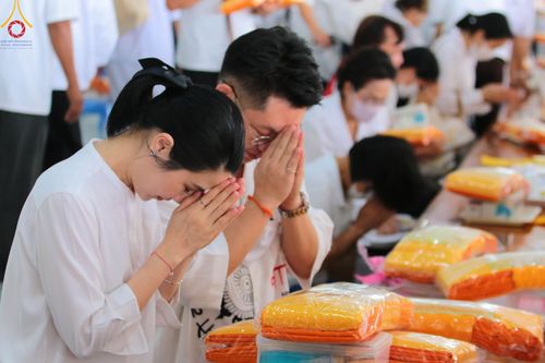 ภาพ No.91541:พิธีบุพเปตพลี ครั้งที่ 142 ร่วมอุทิศบุญแด่หมู่ญาติที่ล่วงลับไปแล้ว และสืบทอดอายุพระพุทธศาสนา วันอาทิตย์ที่ 29 ตุลาคม พ.ศ. 2566 (วันพระขึ้น 15 ค่ำ เดือน 11) ณ หอฉันคุณยายอาจารย์ฯ วัดพระธรรมกาย