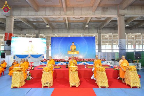 ภาพ No.238087:วันอังคารที่ 12 สิงหาคม พ.ศ. 2568 กิจกรรมวันแม่แห่งชาติ พิธีเปิดห้องปฎิบัติธรรม "กลางใส ใจสว่าง" (World Inner Peace Meditation Room) พิธีลูกกราบคุณแม่-คุณพ่อ พิธีทอดผ้าป่ากองทุนเลี้ยงพระ&กฐิน 30,000 วัด(บูชาธรรมหลวงพ่อ) พิธีไถ่โคท้อง 2 ตัว  ณ วิหารคด 2 ว