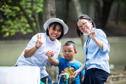 ภาพ No.88682:คณะสงฆ์ เจ้าหน้าที่ และสาธุชน ทุ่มเทแรงกายแรงใจเตรียมงาน เพื่องานวันครูผู้ค้นพบวิชชาธรรมกาย ตั้งแต่วันที่ 20 กันยายน พ.ศ. 2566