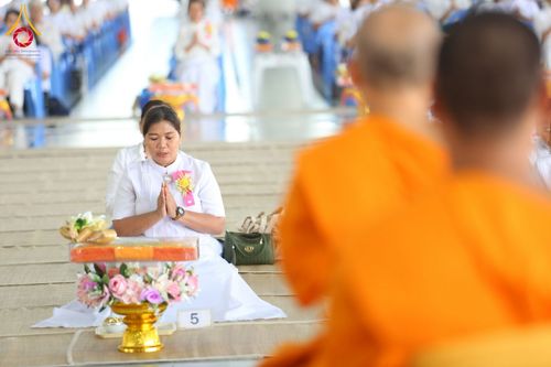 ภาพ No.210604:วันเสาร์ที่ 8 มีนาคม พ.ศ. 2568 พิธีสวดพระพุทธมนต์ และถวายภัตตาหารเมนูสวรรค์แด่พระภิกษุ สามเณร ณ หอฉันคุณยายอาจารย์ฯ วัดพระธรรมกาย