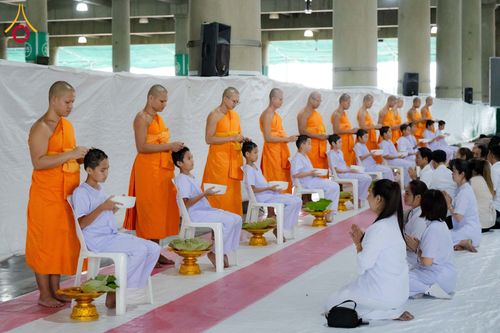 พิธีปลงผมยุวธรรมทายาท โครงการสามเณรโรงเรียนนานาชาติ รุ่นที่  13 ณ วิหารคด คอร์ 9 วัดพระธรรมกาย วันอาทิตย์ที่ 7 กรกฎาคม พ.ศ. 2567