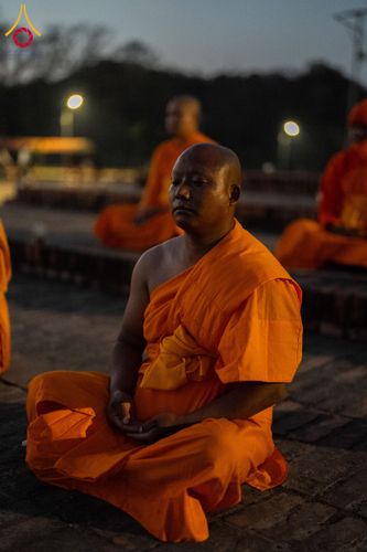 ภาพ No.130612:พิธีจุดโคมประทีปถวายเป็นพุทธบูชา ในโครงการบรรพชา 1,250 รูป ณ มหาวิหารมายาเทวี แดนประสูติ สวนลุมพินี ประเทศเนปาล วันที่ 9 มีนาคม พ.ศ. 2567