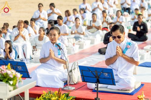 ภาพ No.230145:วันเสาร์ที่ 28 มิถุนายน พ.ศ. 2568 พิธีถวายสังฆทาน 323 วัด 4 จังหวัดชายแดนใต้ ปีที่ 21 ครั้งที่ 178 พิธีมอบกองทุนหนุนแรงใจช่วยครูใต้ ปีที่ 18 ครั้งที่ 142 ณ ศูนย์อบรมเยาวชนจังหวัดปัตตานี