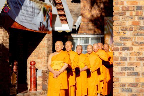 ภาพ No.231152:วันศุกร์ที่ 27 มิถุนายน พ.ศ. 2568 พิธีตัดปอยผมและพิธีปลงผมนาคธรรมทายาทแห่งทวีปแอฟริกา พ.ศ. 2568  โครงการบรรพชาอุปสมบทพระธรรมทายาทนานาชาติแห่งทวีปแอฟริกา ครั้งที่ 2 ณ วัดพระธรรมกายโจฮันเนสเบิร์ก สาธารณรัฐแอฟริกาใต้