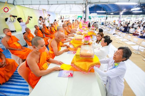 ภาพ No.119057:พิธีถวายภัตตาหารเป็นสังฆทาน แด่คณะพระธรรมยาตรา วันที่ 27 มกราคม พ.ศ. 2567 ณ อนุสรณ์สถานบางปลา จ.นครปฐม