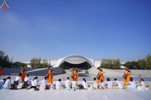 ภาพ No.188413:พิธีต้อนรับพระธรรมยาตรา ในโครงการธรรมยาตรา กตัญญูบูชา มหาปูชนียาจารย์ พระมงคลเทพมุนี(สด จนฺทสโร) พระผู้ปราบมาร อนุสรณ์สถาน 7 แห่ง ปีที่ 13 วันที่ 2 มกราคม พ.ศ. 2568 ณ วัดพระธรรมกาย จ.ปทุมธานี