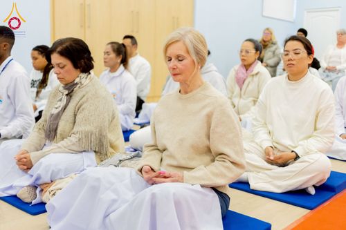 ภาพ No.233274:วันอาทิตย์ที่ 6 กรกฎาคม พ.ศ. 2568 พิธีถวายมหาสังฆทานแด่คณะสงฆ์ทั่วโลกและพิธีตักบาตรเนื่องในวันเข้าพรรษา  ณ วัดพุทธเคปทาวน์ ประเทศแอฟริกาใต้