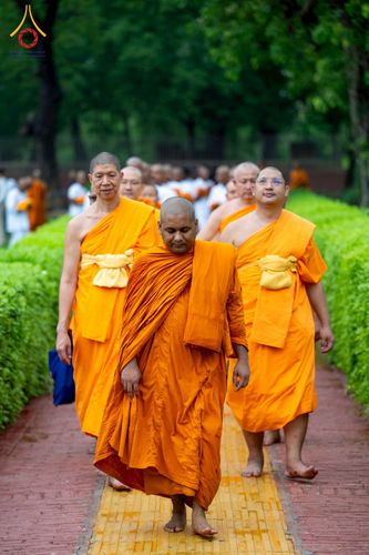 ภาพ No.231033:วันที่ 1 กรกฎาคม พ.ศ. 2568 โครงการบรรพชาสามเณร 300 รูป ถวายเป็นพุทธบูชา  วันอาสาฬหบูชา ณ จุดกำเนิดพระรัตนตรัย  ต้นแหล่งธัมมจักกัปปวัตตนสูตร เมืองพาราณสี  สารนาถ ประเทศอินเดีย