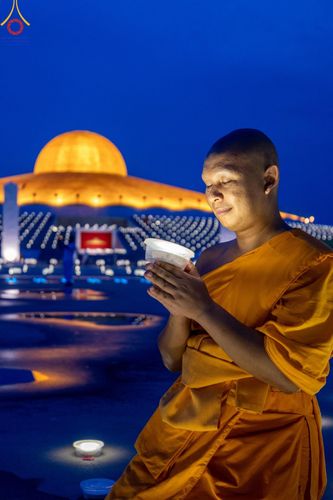 ภาพ No.154802:พิธีจุดประทีป, พิธีฉลองชัยสวดมนต์บทธัมมจักกัปปวัตนสูตร ณ มหารัตนวิหารคด วัดพระธรรมกาย วันอังคารที่ 17 กันยายน พ.ศ. 2567