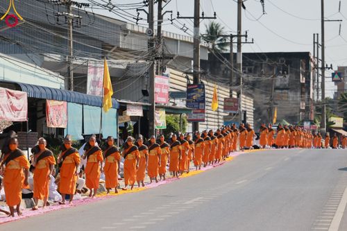 ภาพ No.107851:พิธีต้อนรับพระธรรมยาตรา ในโครงการธรรมยาตรากตัญญูบูชา มหาปูชนียาจารย์ พระมงคลเทพมุนี(สด จนฺทสโร) พระผู้ปราบมาร อนุสรณ์สถาน 7 แห่ง ปีที่ 12 วันที่ 7 มกราคม พ.ศ. 2567 ณ อนุสรณ์สถานคลองบางนางแท่น  อ.สามพราน จ.นครปฐม