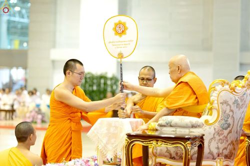 ภาพ No.236205:วันที่ 3 สิงหาคม พ.ศ. 2568 พิธีมุทิตาสักการะพระภิกษุ ผู้สอบได้เปรียญธรรม 9 ประโยค ระดับโลก ปีที่ 37, พิธีมอบโล่และทุนการศึกษา สำนักเรียนบาลีดีเด่นทั่วประเทศ ณ ห้องแก้วสารพัดนึก 1 วัดพระธรรมกาย