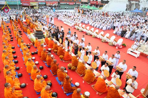 ภาพ No.312544:วันอาทิตย์ที่ 8 มีนาคม พ.ศ.2569 ทำบุญเมืองนครราชสีมา 558 ปี ตักบาตรพระ 10,000 รูป