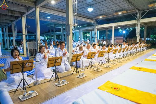 ภาพ No.188901:พิธีถวายภัตตาหารเป็นสังฆทาน แด่พระธรรมยาตรา ในโครงการธรรมยาตรา กตัญญูบูชา มหาปูชนียาจารย์ พระมงคลเทพมุนี(สด จนฺทสโร) พระผู้ปราบมาร ปีที่ 13 ณ อนุสรณ์สถานมหาวิหารพระมงคลเทพมุนี (โลตัสแลนด์) อ.สองพี่น้อง จ.สุพรรณบุรี วันที่ 4 มกราคม พ.ศ.2568