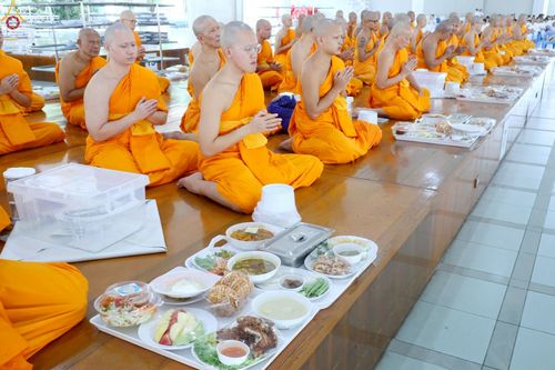 ภาพ No.240067:วันเสาร์ที่ 23 สิงหาคม พ.ศ. 2568 (วันพระ แรม 14 ค่ำ เดือน 9) พิธีบุพเปตพลี ครั้งที่ 169 ร่วมอุทิศบุญแด่หมู่ญาติที่ล่วงลับไปแล้ว และสืบทอดอายุพระพุทธศาสนา ณ หอฉันคุณยายอาจารย์ฯ วัดพระธรรมกาย