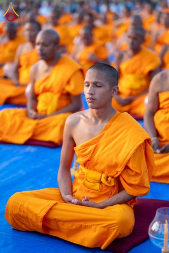 ภาพ No.132334:พิธีจุดโคมประทีปถวายเป็นพุทธบูชา ในโครงการบรรพชา 1,250 รูป ณ แดนประสูติ สวนลุมพินี ประเทศเนปาล วันที่ 17 มีนาคม พ.ศ. 2567