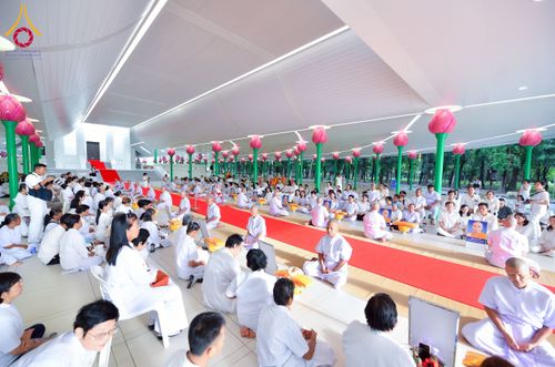 ภาพ No.244677:วันเสาร์ที่ 6 กันยายน พ.ศ. 2568 พิธีขอขมา-รับผ้าไตรของนาคธรรมทายาท โครงการอุปสมบทหมู่บูชาธรรมครบรอบ 108 ปี  วันครูผู้ค้นพบวิชชาธรรมกาย ณ โบสถ์พระไตรปิฎก วัดพระธรรมกาย