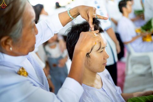 ภาพ No.228507:วันเสาร์ที่ 7 มิถุนายน พ.ศ. 2568 พิธีปลงผมโครงการอุปสมบทหมู่ธรรมทายาท ระดับอุดมศึกษา รุ่นที่ 52 ภาคฤดูฝน ณ วิหารคด 9 วัดพระธรรมกาย