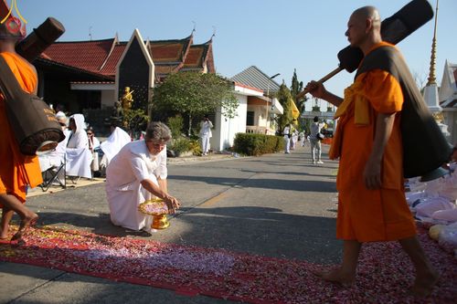 ภาพ No.195460:พิธีต้อนรับพระธรรมยาตรา ณ อนุสรณ์สถานลำดับที่ 4 สถานที่เกิดด้วยกายธรรม วัดโบสถ์(บน) ต.บางคูเวียง จ.นนทบุรี ในโครงการธรรมยาตรา กตัญญูบูชา มหาปูชนียาจารย์ พระมงคลเทพมุนี(สด จนฺทสโร) พระผู้ปราบมาร อนุสรณ์สถาน 7 แห่ง ปีที่ 13 วันที่ 15 มกราคม พ.ศ. 2568