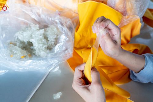 ภาพ No.220765:วันที่ 24-25 เมษายน พ.ศ. 2568 การเก็บงาน ผ้ารับประเคน ผ้าระบาย โต๊ะ เก้าอี้  ภายหลังงานวันคุ้มครองโลก ณ วัดพระธรรมกาย