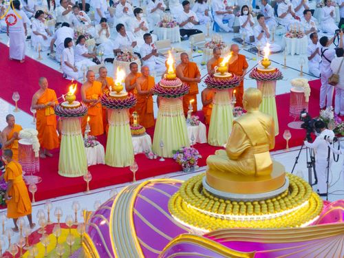 ภาพ No.200597:พิธีจุดประทีปถวายเป็นพุทธบูชา และบูชาธรรมมหาปูชนียาจารย์ ณ อนุสรณ์สถานบางปลา วัดบางปลา อำเภอบางเลน จังหวัดนครปฐม ในโครงการธรรมยาตรา กตัญญูบูชา มหาปูชนียาจารย์ พระมงคลเทพมุนี(สด จนฺทสโร) พระผู้ปราบมาร อนุสรณ์สถาน 7 แห่ง ปีที่ 13 วันที่ 23 มกราคม พ.ศ. 2568