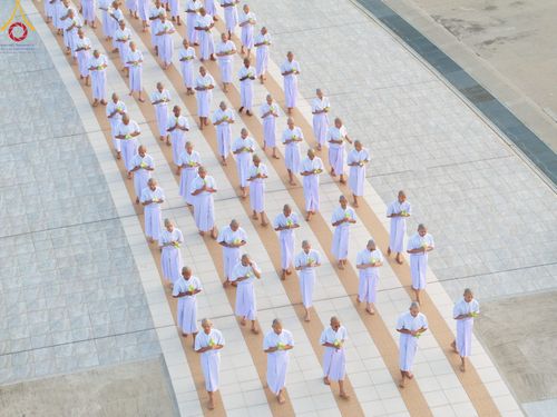 ภาพ No.214941:วันเสาร์ที่ 5 เมษายน พ.ศ. 2568 พิธีเวียนประทักษิณรอบพระมหาธรรมกายเจดีย์  พิธีวันทาเจดีย์ พิธีขอขมาและมอบผ้าไตร ในโครงการบรรพชาสามเณรฟื้นฟูพระพุทธศาสนาทั่วไทย , โครงการหน่อแก้วเปรียญธรรม รุ่นที่ 13 ,  โครงการสามเณรยุวธรรมทายาท รุ่นที่ 33 , โครงการสามเณรมั