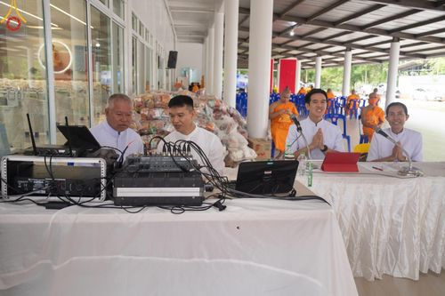 ภาพ No.142140:พิธีถวายสังฆทานแด่คณะสงฆ์ 323 วัด ปีที่ 20 ครั้งที่ 170 , พิธีมอบกองทุนหนุนแรงใจช่วยครูใต้ ปีที่ 17 ครั้งที่ 135 และพิธีทำบุญอุทิศส่วนกุศลให้ผู้วายชนม์ วันเสาร์ที่ 22 มิถุนายน พ.ศ.2567 ณ ศูนย์ปฏิบัติธรรมภาคใต้ อ.บางกล่ำ จ.สงขลา