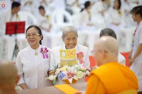 ภาพ No.258601:วันที่ 19 ตุลาคม พ.ศ. 2568 พิธีทอดกฐินสามัคคีทั่วไทย 30,000 วัด โดยคณะศิษยานุศิษย์ บูชาธรรม 81 ปี หลวงพ่อธัมมชโย ณ ศูนย์ปฎิบัติธรรมน้ำใสใจสว่าง  เขตบางกอกน้อย กรุงเทพมหานคร