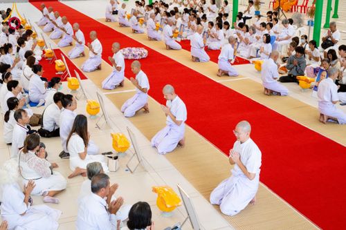 ภาพ No.256179:วันที่ 4 ตุลาคม พ.ศ. 2568 พิธีบรรพชาอุปสมบท  โครงการอุปสมบทหมู่บูชาธรรม 141 ปี  พระมงคลเทพมุนี (สด จนฺทสโร) ณ โบสถ์พระไตรปิฏก วัดพระธรรมกาย จ.ปทุมธานี