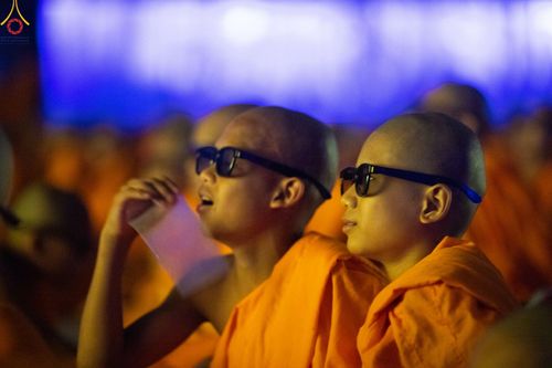 ภาพ No.80650:สามเณรชมนิทรรศการ และสื่อนวัตกรรมพระพุทธศาสนาภาพยนต์ 3 มิติ-จักรวาลนฤมิต ในโครงการบรรพชาสามเณร ฟื้นฟูพระพุทธศาสนาทั่วไทย ประจำปี 2566 ณ วัดพระธรรมกาย จ.ปทุมธานี