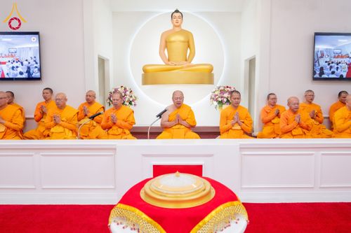 ภาพ No.62368:คณะศิษยานุศิษย์รวมใจสถาปนาและสมโภช ธรรมจักร เพื่ออัญเชิญประดิษฐาน ณ ยอดอุโบสถ 80 ปี หลวงพ่อธัมมชโย วัดพระธรรมกายนิวเจอร์ซี ประเทศสหรัฐอเมริกา  วันอาทิตย์ที่ 7 เมษายน พ.ศ. 2567