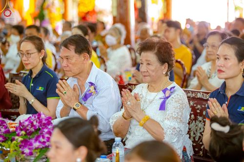 ภาพ No.165207:พิธีทอดกฐิน ณ วัดอินทโชติสังฆโพธิ์ธาราม อ.พนมสารคาม จ.ฉะเชิงเทรา ในโครงการกฐินสามัคคีทั่วไทย 30,000 วัด บูชาธรรม 80 ปี หลวงพ่อธัมมชโย โดยคณะศิษยานุศิษย์วัดพระธรรมกาย วันที่ 20 ตุลาคม พ.ศ. 2567