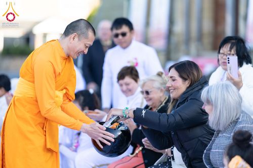 ภาพ No.173098:พิธีกฐินปุญญรังสีเศรษฐี ณ วัดพระธรรมกายนิวคาสเซิล สหราชอาณาจักร วันอาทิตย์ที่ 27 ตุลาคม พ.ศ. 2567