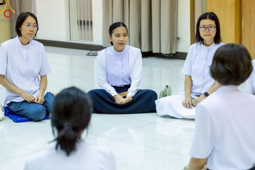 ภาพ No.214508:วันที่ 31 มีนาคม พ.ศ. 2568 ประชุมทีมงานการจัดถวายภัตตาหารพระ  เพื่องานวันถวายมหาสังฆทาน 40,000 กว่าวัด  วันคุ้มครองโลก ณ วัดพระธรรมกาย