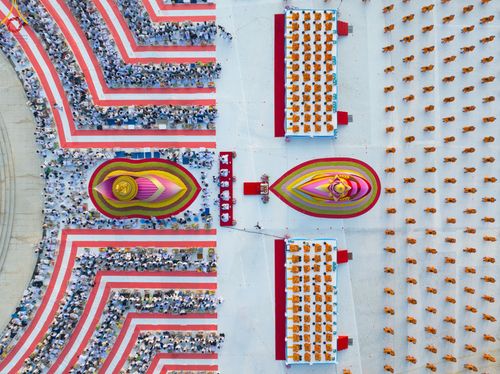 ภาพ No.110234:พิธีตักบาตรพระธรรมยาตราฯ ในโครงการธรรมยาตรากตัญญูบูชา มหาปูชนียาจารย์ พระมงคลเทพมุนี(สด จนฺทสโร) พระผู้ปราบมาร ปีที่ 12 ณ อนุสรณ์สถานลำดับที่ 2 สถานที่ตั้งมโนปณิธานบวชตลอดชีวิต อนุสรณ์สถานบางนางแท่น จ.นครปฐม วันที่ 11 มกราคม พ.ศ. 2567