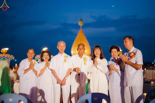 ภาพ No.129596:พิธีจุดประทีป 10,000 ดวง น้อมถวายเป็นพุทธบูชา ณ มหารัตนเจดีย์สิริปทุมสวรรค์ (เจดีย์อริยพุทธะ 5 พระองค์) ศูนย์ปฏิบัติธรรมภาคใต้ อ.บางกล่ำ จ.สงขลา  วันที่ 10 มีนาคม พ.ศ. 2567