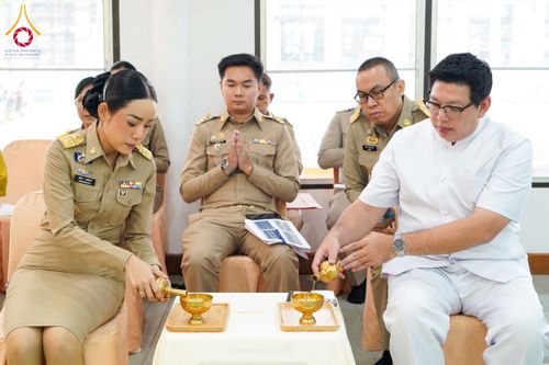 ภาพ No.176580:ชมรมกำนัน ผู้ใหญ่บ้านฯ อ.คลองหลวง ทอดผ้าป่าสมทบโครงการกฐินสามัคคีทั่วไทย 30,000 วัด วันที่ 4 พฤศจิกายน พ.ศ. 2567 ณ วัดพระธรรมกาย อ.คลองหลวง จ.ปทุมธานี