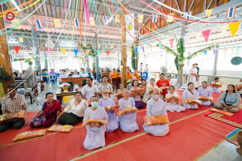 ภาพ No.172299:พิธีทอดกฐิน วัดเจริญธรรมมาราม จ.จันทบุรี ในโครงการกฐินสามัคคีทั่วไทย 30,000 วัด บูชาธรรม 80 ปี หลวงพ่อธัมมชโย โดยคณะศิษยานุศิษย์วัดพระธรรมกาย วันที่ 30 ตุลาคม พ.ศ. 2567