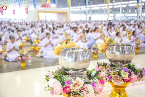 ภาพ No.123724:พิธีถวายโคมมาฆประทีป น้อมถวายเป็นพุทธบูชา แด่คณะพระภิกษุ สามเณร  ณ วัดพระธรรมกาย จ.ปทุมธานี วันเสาร์ที่ 17 กุมภาพันธ์ พ.ศ. 2567