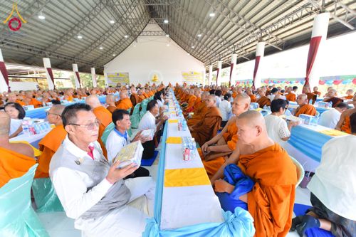ภาพ No.175566:พิธีถวายมหาสังฆทาน 348 วัด ฉลองครบรอบ 8 ปี ธุดงค์สถานอำนาจเจริญ บูชาธรรม 80 ปี หลวงพ่อธัมมชโย วันที่ 17 พฤศจิกายน พ.ศ. 2567