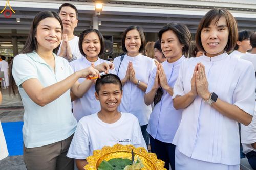 ภาพ No.132890:พิธีตัดปอยผม โครงการหน่อแก้วเปรียญธรรม รุ่นที่ 12 ณ ค่ายจองแชมป์ หมู่กฏิสามเณรเปรียญธรรม วัดพระธรรมกาย วันอาทิตย์ที่ 31 มีนาคม พ.ศ. 2567